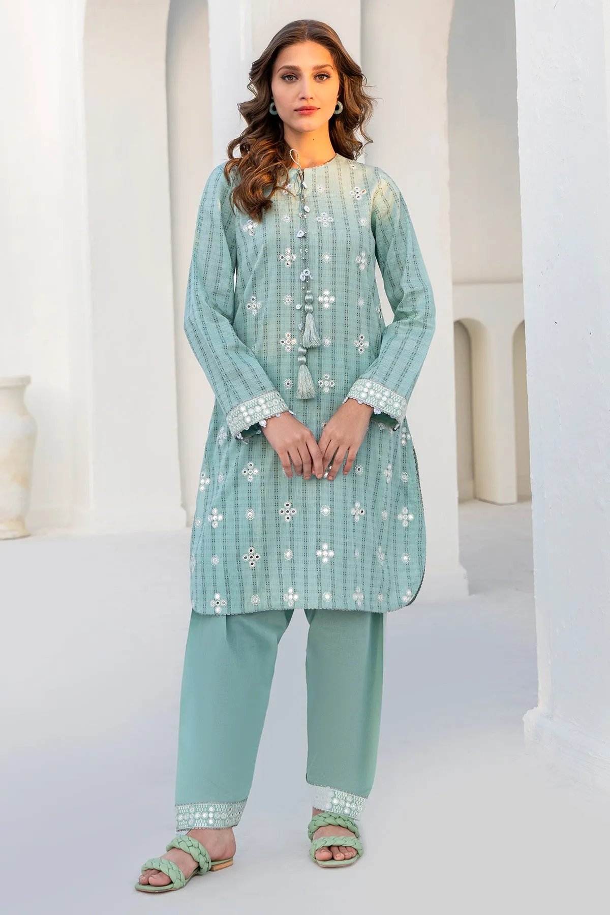 Embroidered Cutpana Lawn USE-9010