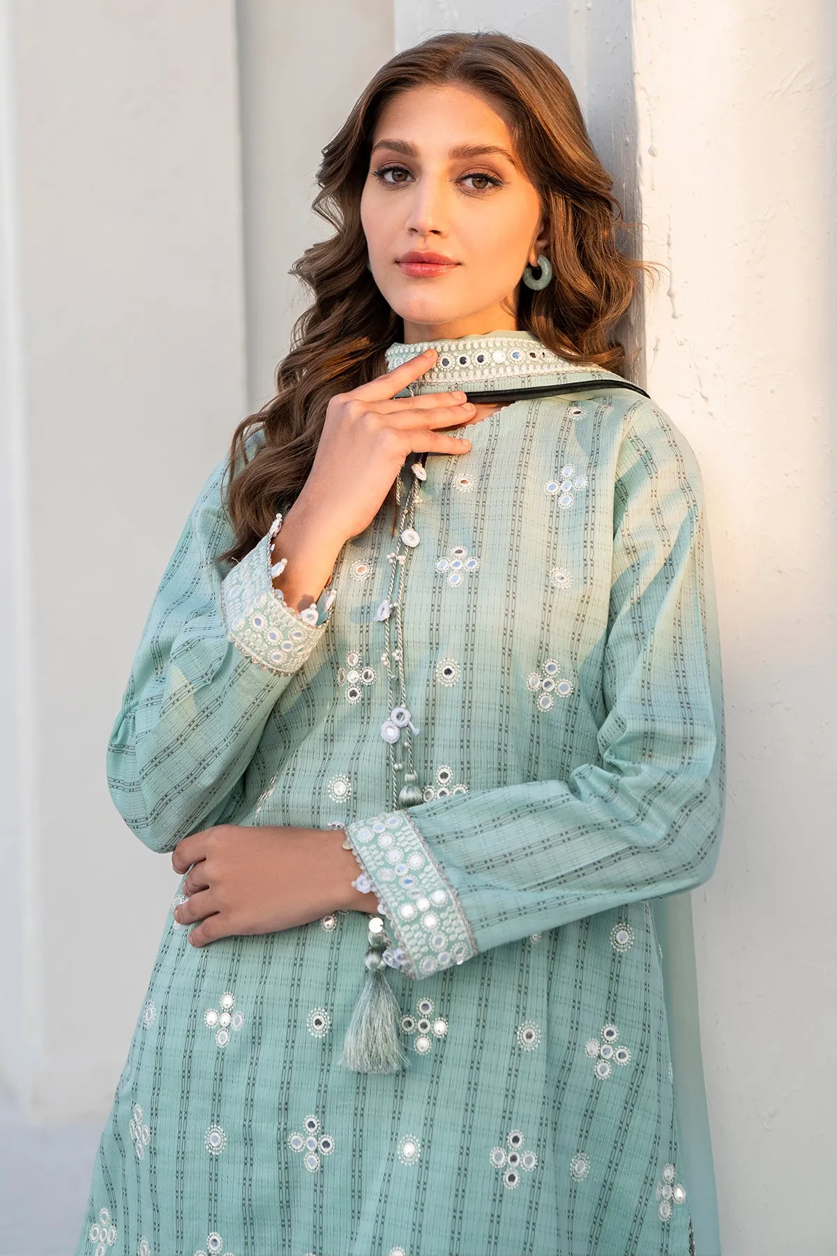 Embroidered Cutpana Lawn USE-9010